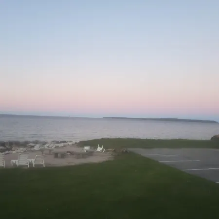 Bayview Lakefront Inn-3