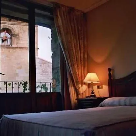 Hostal Las Coronas-3