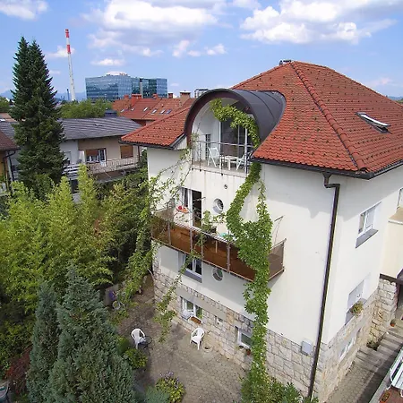 Family Guesthouse Greenslo-3