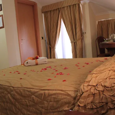 Lion'S Hotel-2
