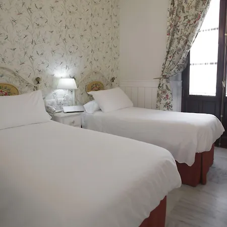 Basic Hotel Puerta De Sevilla-3