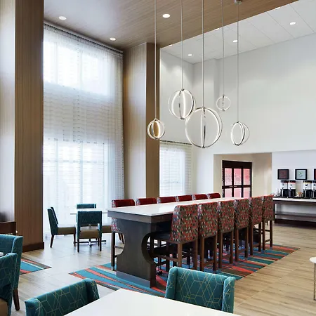 Hampton Inn & Suites Chicago/Waukegan-2