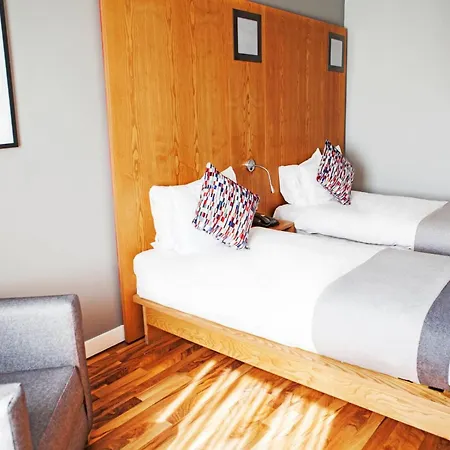 Ramada By Wyndham Belfast-3