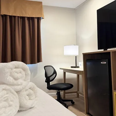 Days Inn By Wyndham Torrington-3