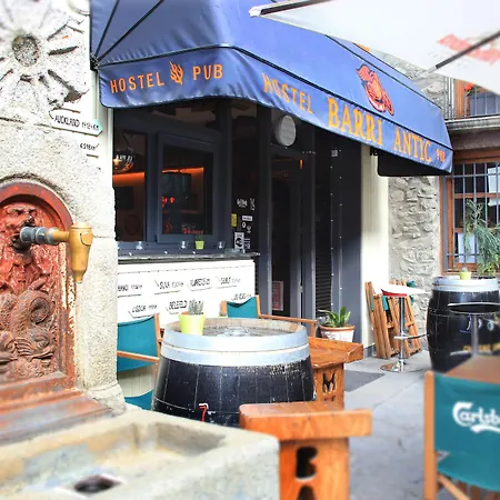 Barri Antic Hostel & Pub-3