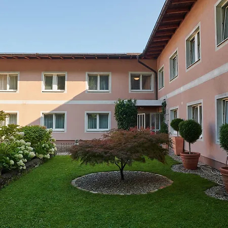 Hotel Ganslhof - Adults Only-2