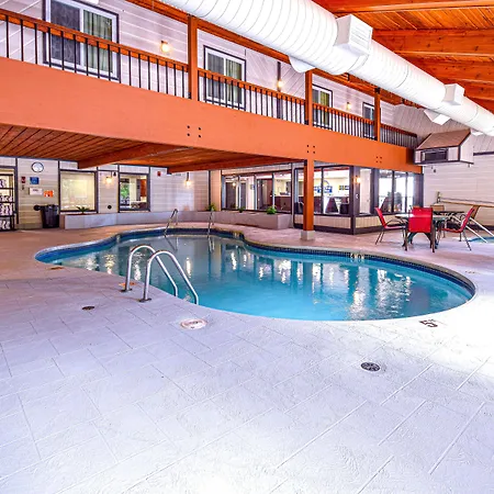 Days Inn & Suites By Wyndham Wisconsin Dells-3