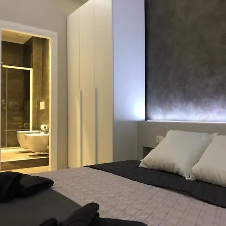 Turin Central Rooms-2