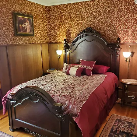 Historic Victorian Inn-2