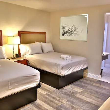 Travelodge By Wyndham Crescent City-2