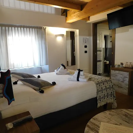 Nicomat Rooms-3