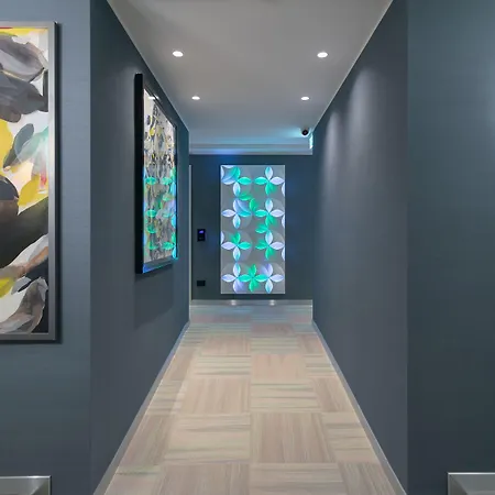 Sant'Ambrogio Apartments, Reception H24-2
