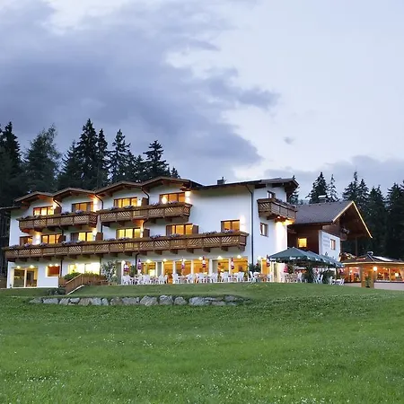 Familienhotel Moos-Alm-3