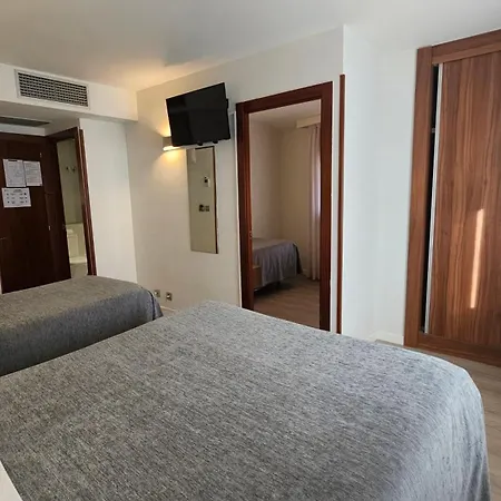 Hotel Les 7 Claus-3