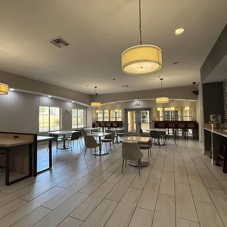 La Quinta Inn & Suites By Wyndham Albuquerque Midtown-2