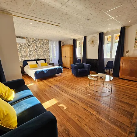 Le Manoir- Cluny-2