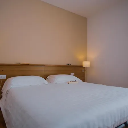 Mistral2 Hotel-2