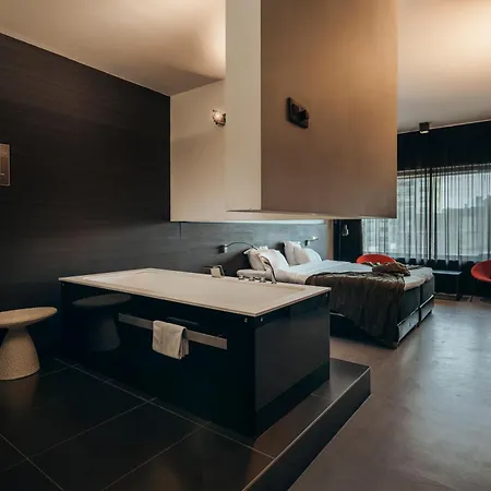 Carbon Hotel-2