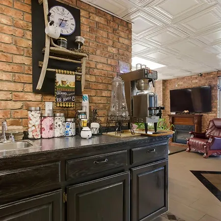 Rodeway Inn Branson, Brick House-2