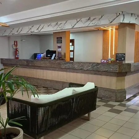 Victoria Plaza Hotel-2