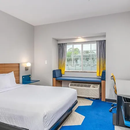 Microtel Inn & Suites By Wyndham Montgomery-3