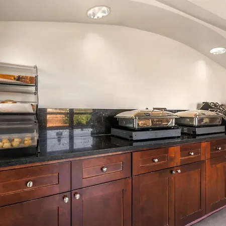 Best Western Plus King'S Inn And Suites-3