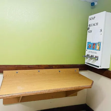 Travelodge By Wyndham Sellersburg-3
