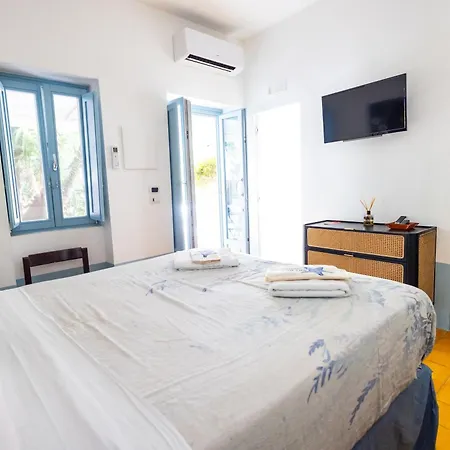 Art B&B-3