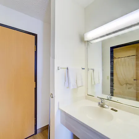 Capital O Amerihost Inn And Suites Mexico Hwy 54 Mo-3