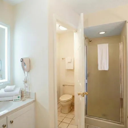Pointes North Beachfront Hotel - 2 Person Spa Tub Studios-3