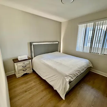 Miracle Mile Apartments-2
