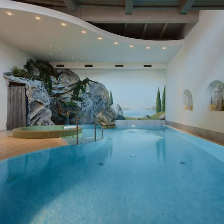 Dolomites Wellness Hotel Savoy-3