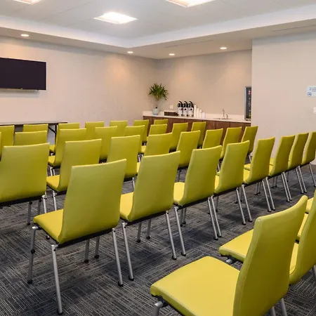 Holiday Inn Express & Suites - St. Petersburg - Madeira Beach By Ihg-3