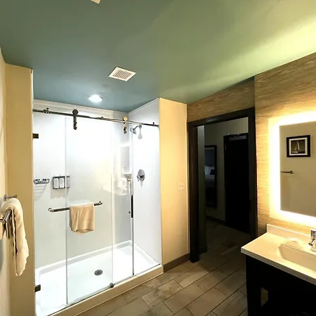 Marina Bay Hotel & Suites, An Ascend Collection Hotel-3