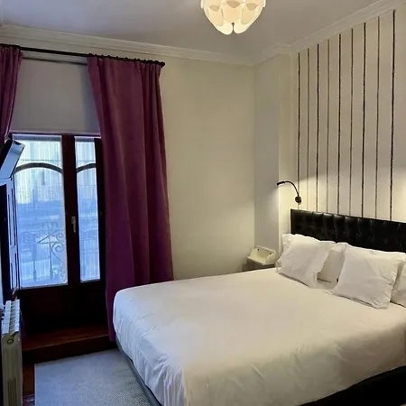 Cuatro Caminos Rooms-3