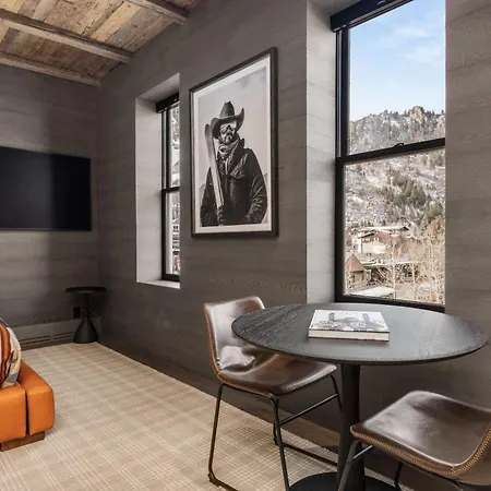 Independence Square 300, Newly Renovated Studio In Downtown Aspen, W/ Rooftop & Hot Tub-2