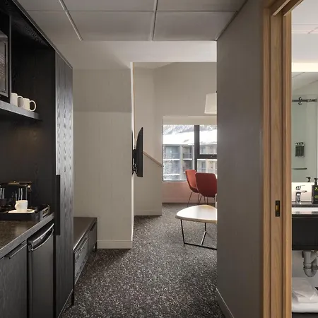 Peaks Hotel And Suites-3