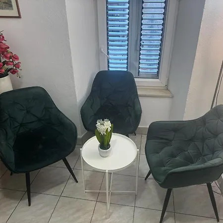 Damira Rooms-3