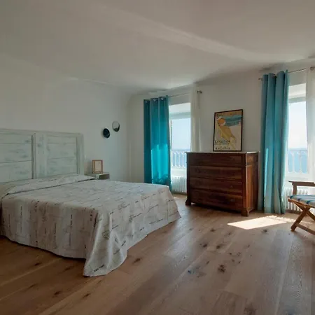 B&B Tre Finestre sul Mare-3