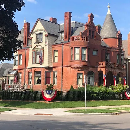 Schuster Mansion Bed & Breakfast-3