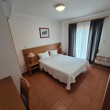 Apartamentos Turísticos Vila Praia-2