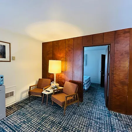 Curly Redwood Lodge-3