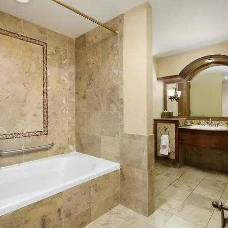 Chateau On The Lake Resort Spa And Convention Center-3