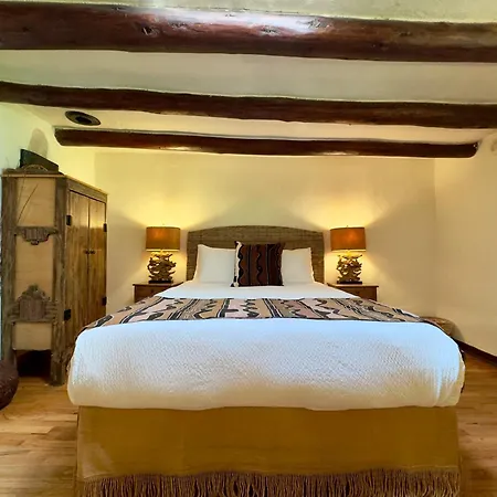 Old Taos Guesthouse B&B-3