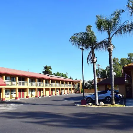 Super 8 By Wyndham Visalia-3