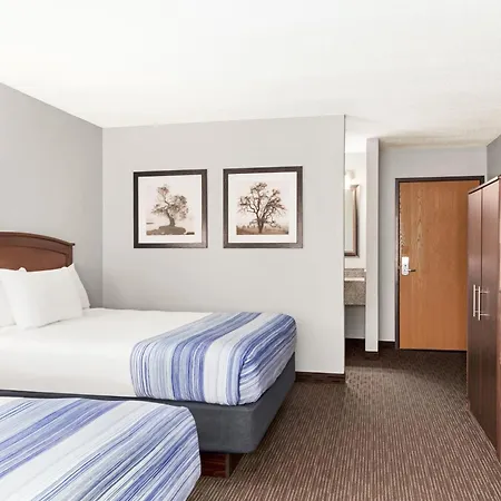 Americinn By Wyndham Fergus Falls Conference Center-2