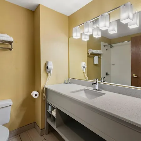 Quality Inn Warrensburg-3