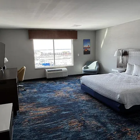 Hampton Inn & Suites Erie Bayfront-2