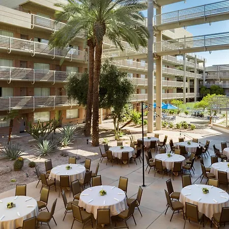 Doubletree Suites By Hilton Phoenix-3