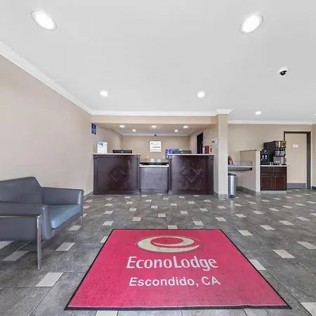 Econo Lodge Inn & Suites Escondido Downtown-2